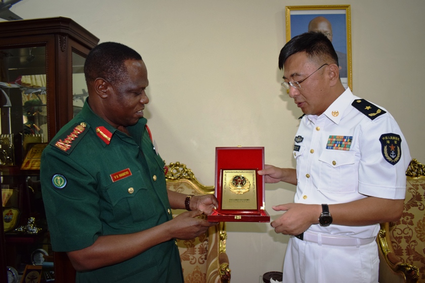 Ujumbe kutoka Jeshi la Jamhuri ya Watu wa China umemtembelea Mkuu wa Majeshi ya Ulinzi Tanzania